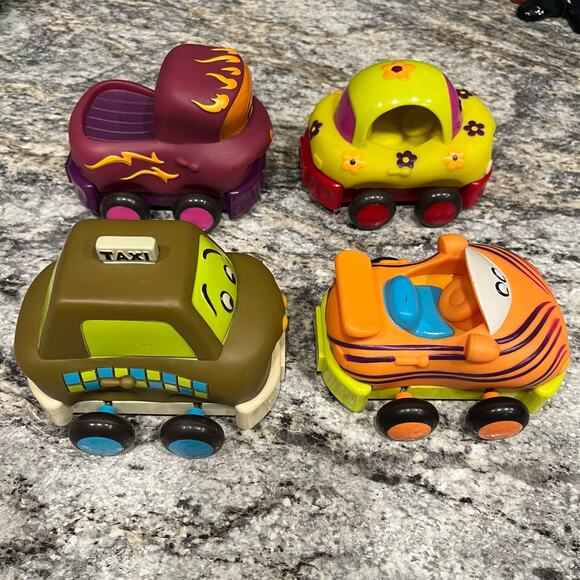 JustB-Byou Soft Vehicles Pull Back Cars- Kid Powered Cars For Toddler 12 months+ - Picture 4 of 5